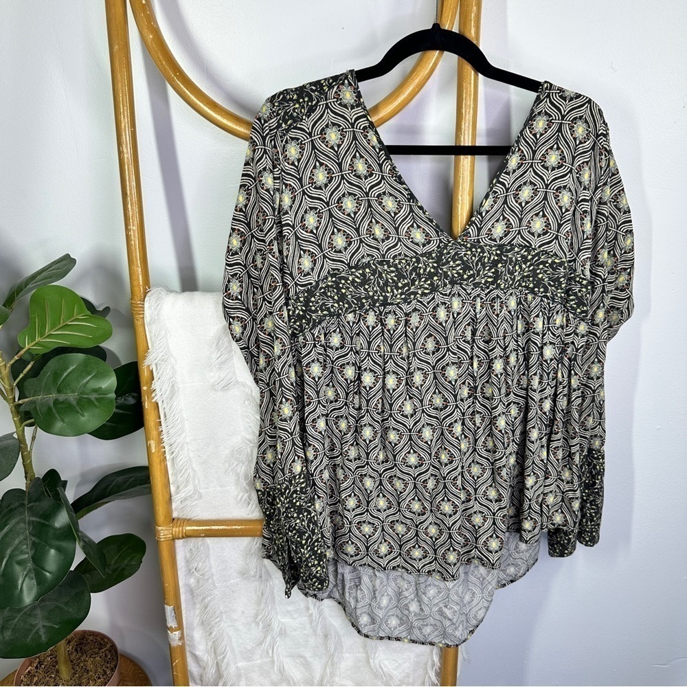 Free People Boho V Neckline Patterned Top sz L